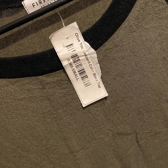 ❣️NWT OLIVE & LEOPARD TOP❣️ - Picture 5 of 5